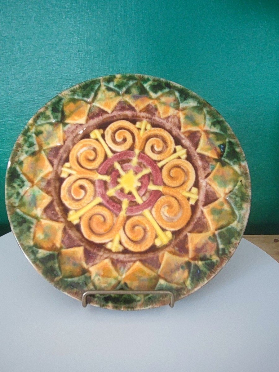 Plat en céramique HB Quimper par René Quillivic