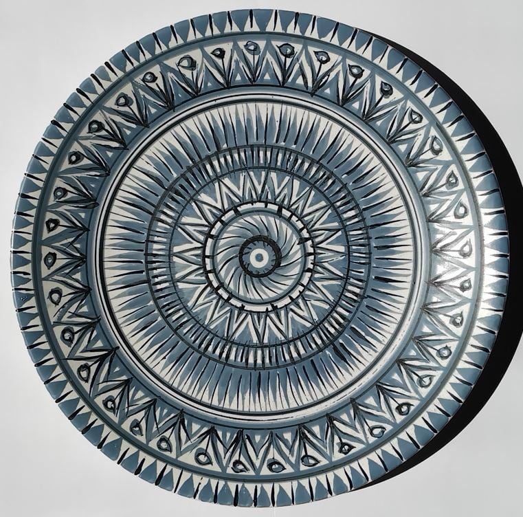 Rare assiette en faïence de Patrik Chaussepied (1937-1985) – Quimper